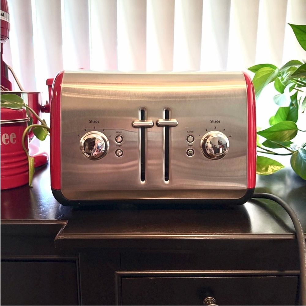 KitchenAid Empire Red 4-Slice Toaster. Extra Wide Slots. New With Box. - Picture 2 of 9